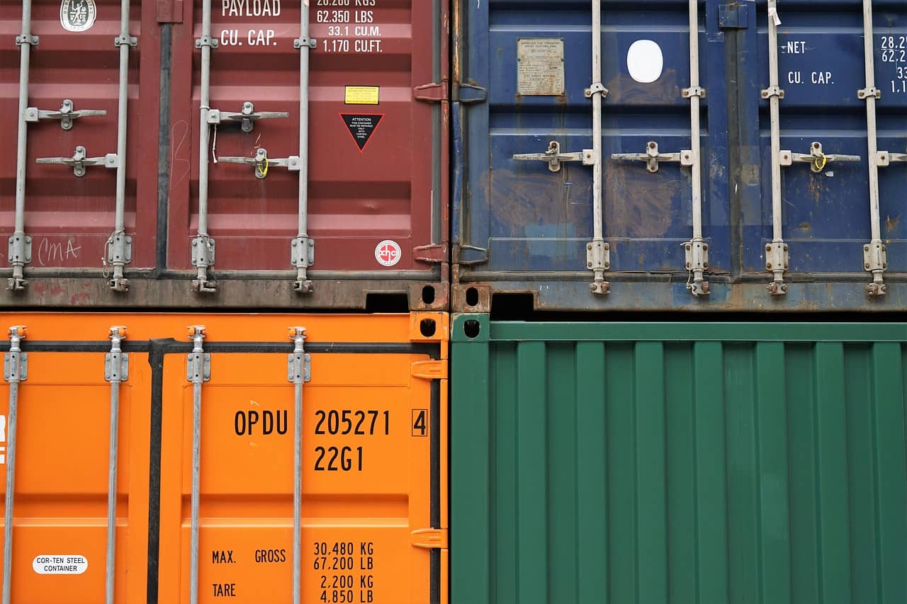 storage containers / shipping containers